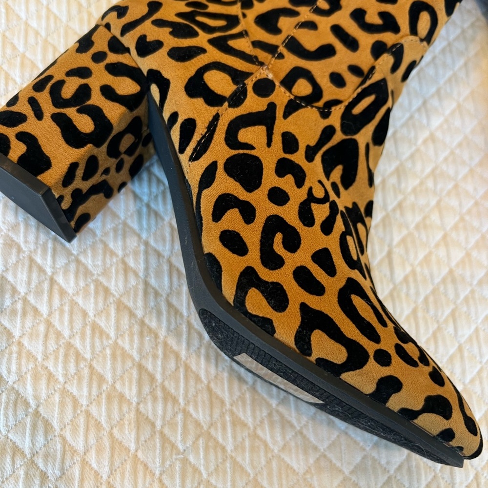 Tall leopard boot - Picture 2 of 5